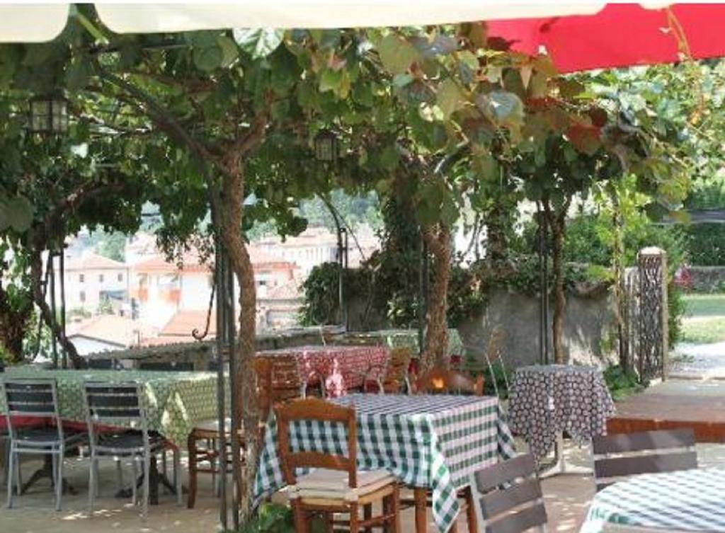 Albergo Ristorante Ai Pini Tarzo Exterior foto