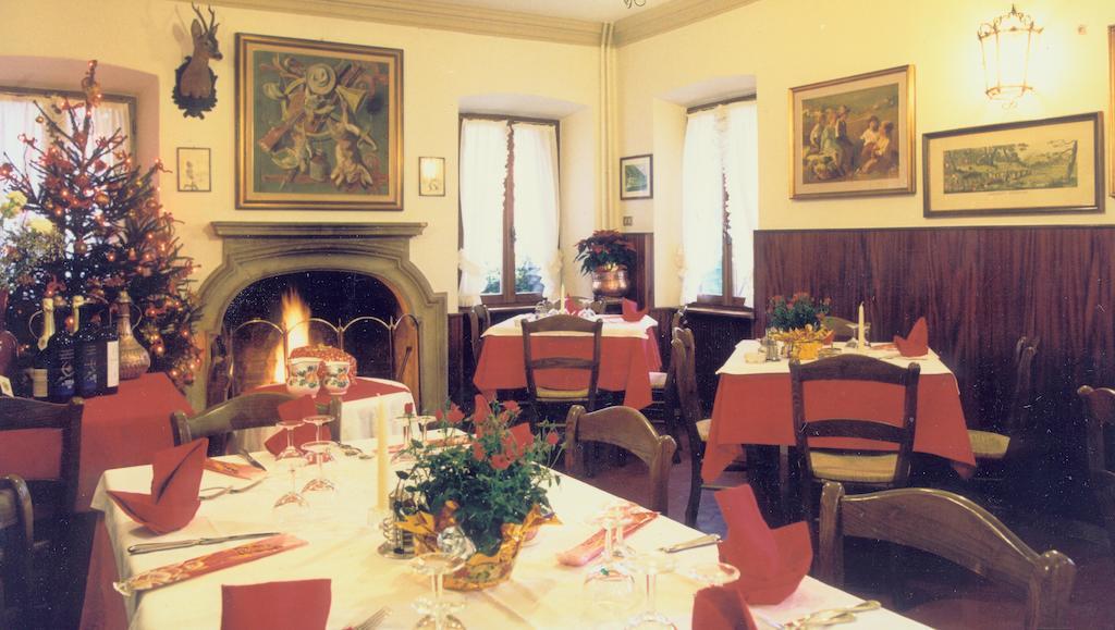 Albergo Ristorante Ai Pini Tarzo Exterior foto