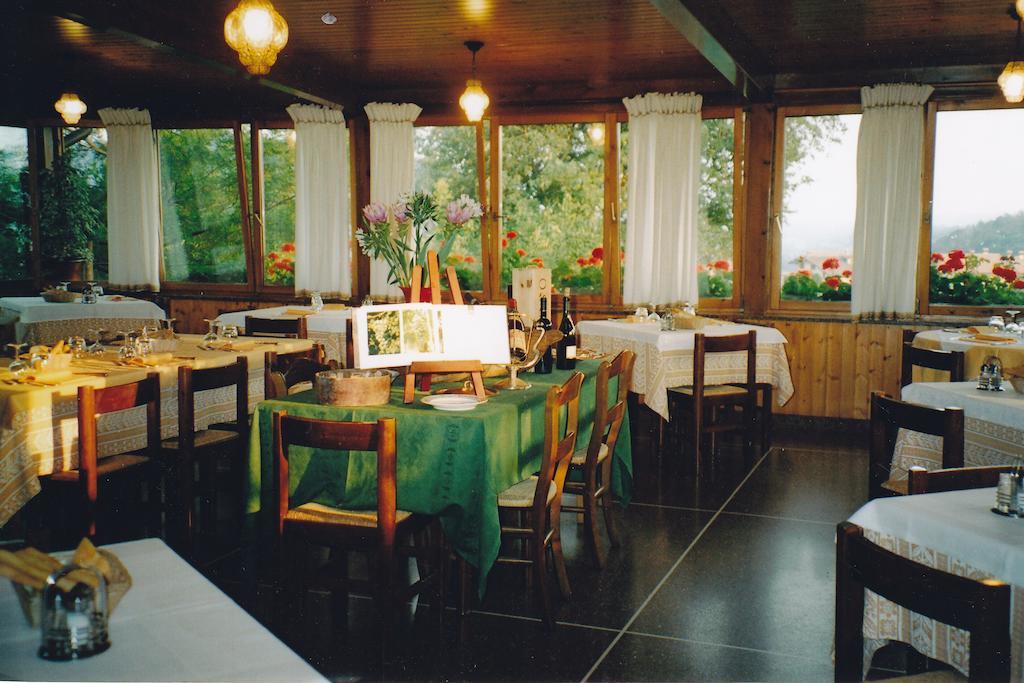 Albergo Ristorante Ai Pini Tarzo Exterior foto